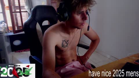 Snapshot of ramisexyloveyou chatting on January 3, 2025, 6:24 pm Ramiro online show from January 3, 2025, 6:24 pm