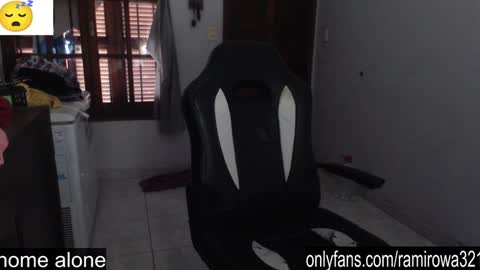 Snapshot of ramisexyloveyou chatting on January 21, 2025, 12:39 pm Ramiro online show from January 21, 2025, 12:39 pm