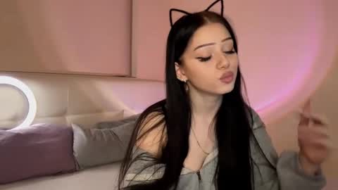 Luna online show from October 18, 2025, 3:46 pm