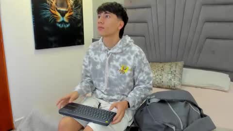 Snapshot of raphael_nyon chatting on February 25, 2026, 11:31 am Raphael Nyon online show from February 25, 2026, 11:31 am