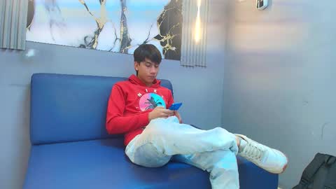 raphael_nyon1 online show from March 25, 2026, 4:40 am