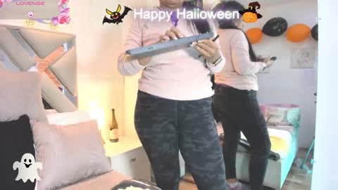 Raquel Moore  online show from November 1, 2025, 10:28 am