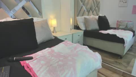 Raquel Moore  online show from January 12, 2026, 5:07 pm