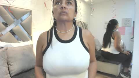 Snapshot of raquel_moore chatting on February 24, 2026, 12:25 pm Raquel Moore online show from February 24, 2026, 12:25 pm