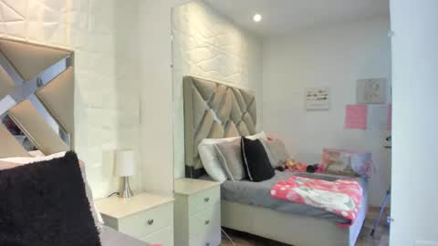 Raquel Moore  online show from March 12, 2026, 6:03 pm