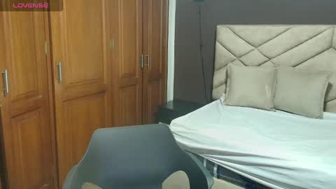 Raquel online show from October 2, 2025, 11:50 am