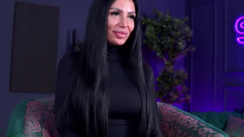 Raquelle online show from December 10, 2024, 7:11 pm