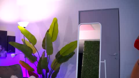 Raquelle online show from November 19, 2025, 4:34 am