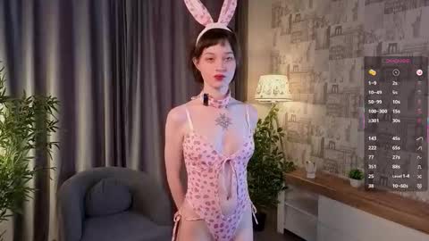 Snapshot of rashidagiczewski chatting on October 17, 2025, 1:09 am Nicole online show from October 17, 2025, 1:09 am