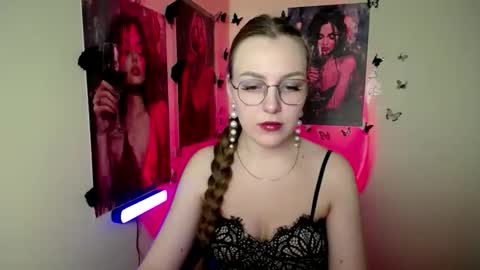 raspberry0101 online show from October 19, 2025, 7:03 pm