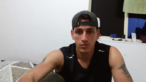 Snapshot of raul240335 chatting on April 29, 2026, 5:33 am Raul online show from April 29, 2026, 5:33 am