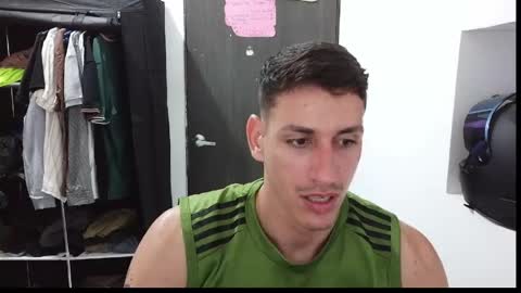 Snapshot of raul240335 chatting on May 7, 2026, 11:43 pm Raul online show from May 7, 2026, 11:43 pm