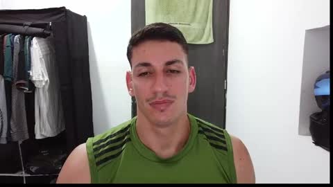 Snapshot of raul240335 chatting on June 6, 2026, 1:00 am Raul online show from June 6, 2026, 1:00 am