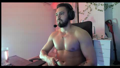 Snapshot of raulmaxel chatting on May 3, 2026, 10:27 pm RaulMaxel online show from May 3, 2026, 10:27 pm