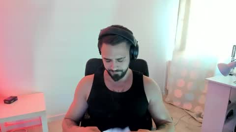 Snapshot of raulmaxel chatting on May 5, 2026, 3:36 am RaulMaxel online show from May 5, 2026, 3:36 am