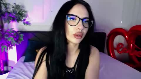 Snapshot of raven_foxxy chatting on March 4, 2026, 7:03 am Raven Foxxy online show from March 4, 2026, 7:03 am