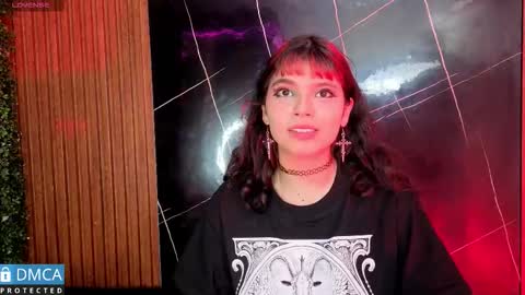 raven_rox_ online show from November 18, 2025, 3:01 am