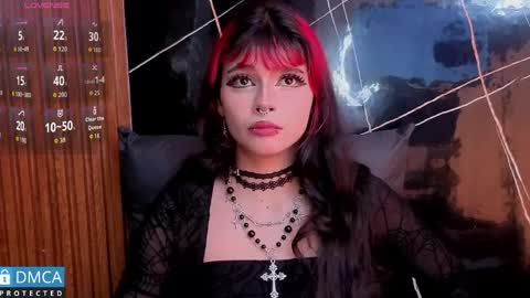 raven_rox_ online show from April 12, 2026, 6:57 pm