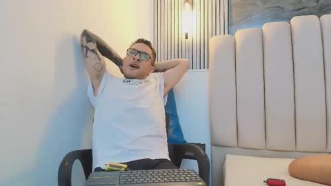 ravenandcody online show from October 23, 2025, 4:23 am