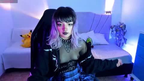 ravencollen online show from November 5, 2025, 1:55 pm