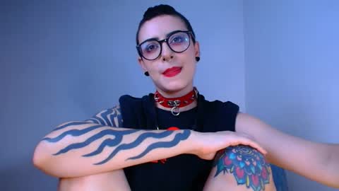 ravendarkness_ online show from April 24, 2026, 4:04 am