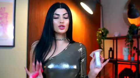 Lav online show from December 3, 2025, 8:18 pm