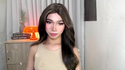 ravennaxx online show from October 27, 2025, 6:01 pm