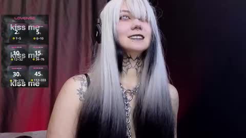 Snapshot of ravens_nest_ chatting on October 21, 2025, 11:22 am Raven online show from October 21, 2025, 11:22 am