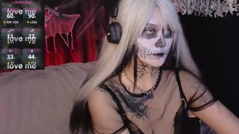 Snapshot of ravens_nest_ chatting on October 29, 2025, 12:07 pm Raven online show from October 29, 2025, 12:07 pm