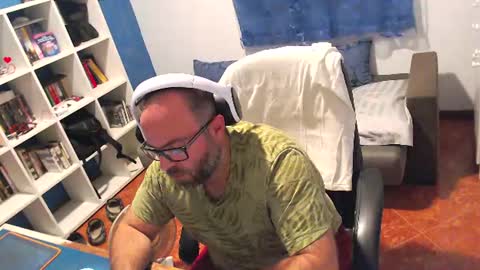 Snapshot of ravingr3d3 chatting on July 7, 2026, 9:52 pm ravingr3d3 online show from July 7, 2026, 9:52 pm