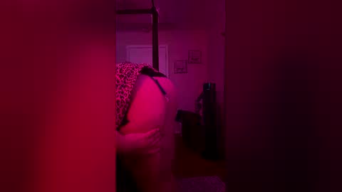 RoxanneRowdy online show from March 18, 2026, 11:02 am