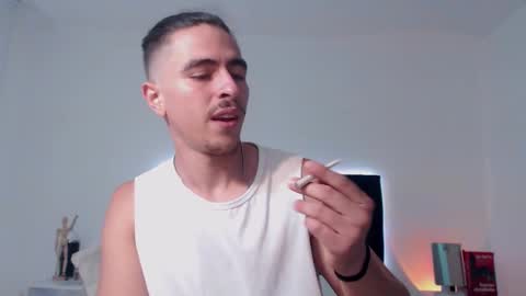 Ray online show from December 19, 2025, 11:45 pm