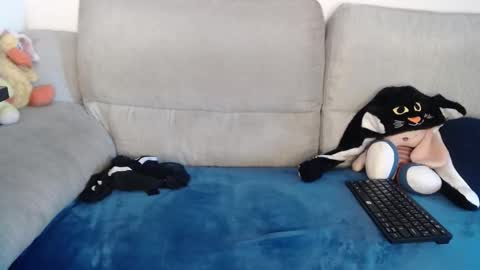 Ray  online show from October 5, 2025, 4:27 pm