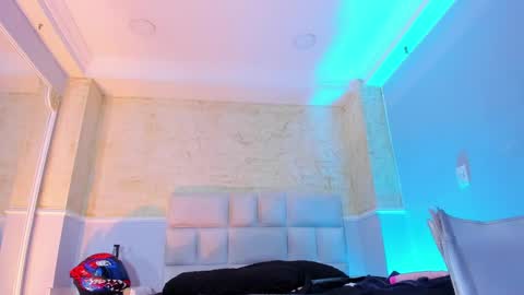 Snapshot of raymondstonee chatting on December 28, 2024, 3:48 pm Raymond Stonee online show from December 28, 2024, 3:48 pm