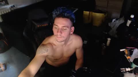 Rayzel online show from December 15, 2025, 5:17 pm