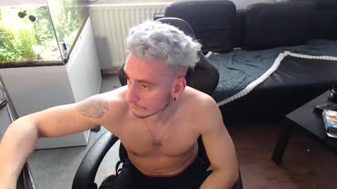 Rayzel online show from January 11, 2026, 2:11 pm