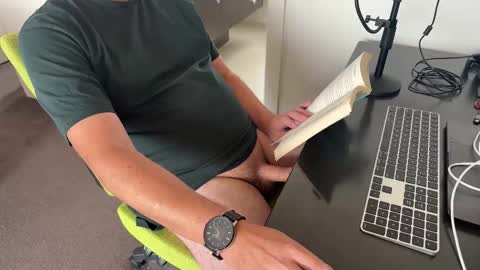 Snapshot of readwithjordanv chatting on March 4, 2026, 2:17 am readwithjordanv online show from March 4, 2026, 2:17 am