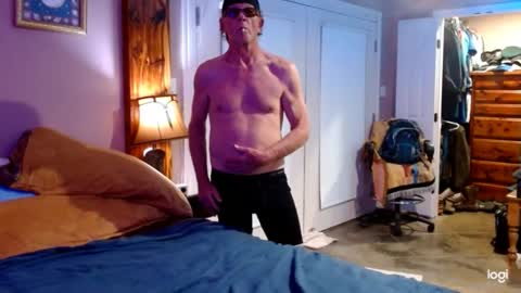 Snapshot of ready4aride2day chatting on December 6, 2024, 8:15 am ready4aride2day online show from December 6, 2024, 8:15 am