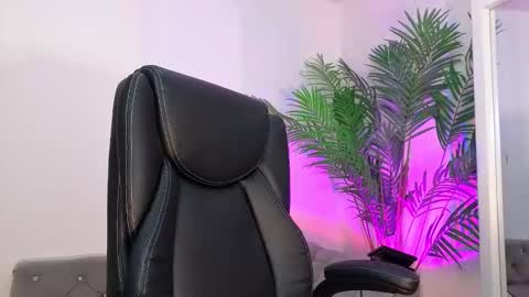 Alina Cruz online show from November 4, 2025, 10:31 pm