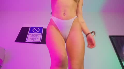 Snapshot of reallilygrace chatting on December 22, 2024, 4:06 am Lily Grace online show from December 22, 2024, 4:06 am