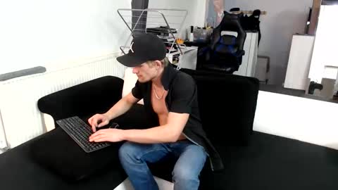 Ask me online show from March 21, 2026, 1:32 am