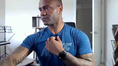 Rey online show from October 13, 2025, 3:12 pm