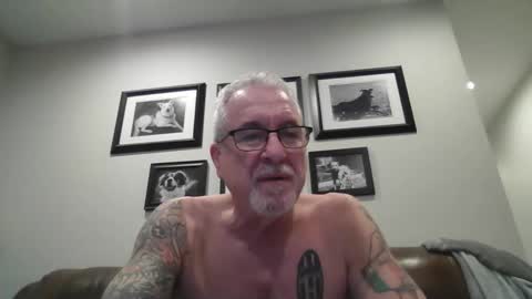 Snapshot of realsilverfox chatting on October 23, 2025, 3:50 am realsilverfox online show from October 23, 2025, 3:50 am