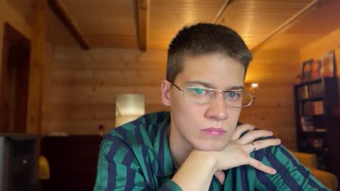 AliceEve online show from October 23, 2025, 6:39 pm