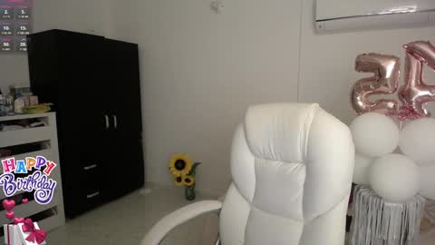 Snapshot of rebeca_milf chatting on January 12, 2025, 12:55 pm REBECA online show from January 12, 2025, 12:55 pm