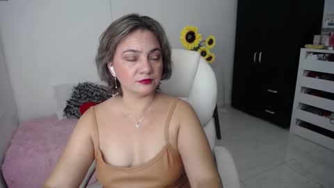 Snapshot of rebeca_milf chatting on February 17, 2025, 11:34 am REBECA online show from February 17, 2025, 11:34 am