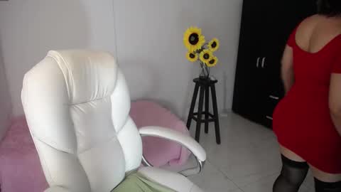Snapshot of rebeca_milf chatting on February 19, 2025, 2:44 pm REBECA online show from February 19, 2025, 2:44 pm