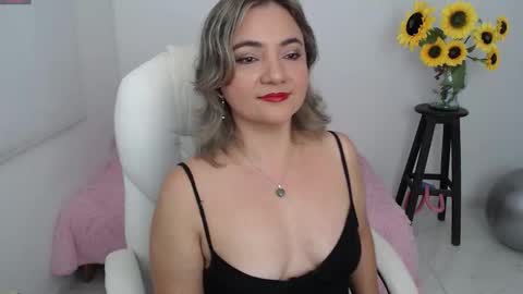 Snapshot of rebeca_milf chatting on September 17, 2025, 2:52 pm REBECA online show from September 17, 2025, 2:52 pm