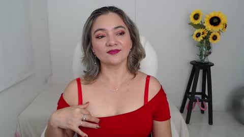 Snapshot of rebeca_milf chatting on October 24, 2025, 1:40 pm REBECA online show from October 24, 2025, 1:40 pm