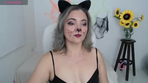 Snapshot of rebeca_milf chatting on November 2, 2025, 12:29 pm REBECA online show from November 2, 2025, 12:29 pm